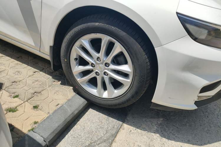 Used Chevrolet Malibu XL 2017 1.5T Automatic Ruichi Edition Right Front Wheel Hub