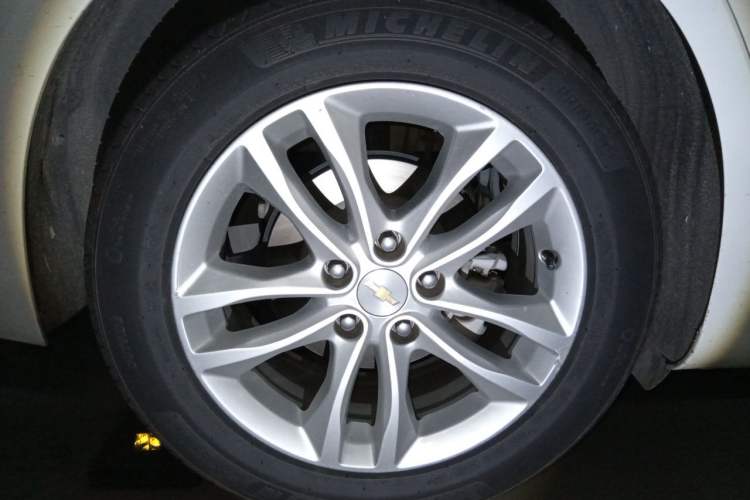 Used Chevrolet Malibu XL 2017 1.5T Automatic Ruichi Edition Right Front Wheel Hub