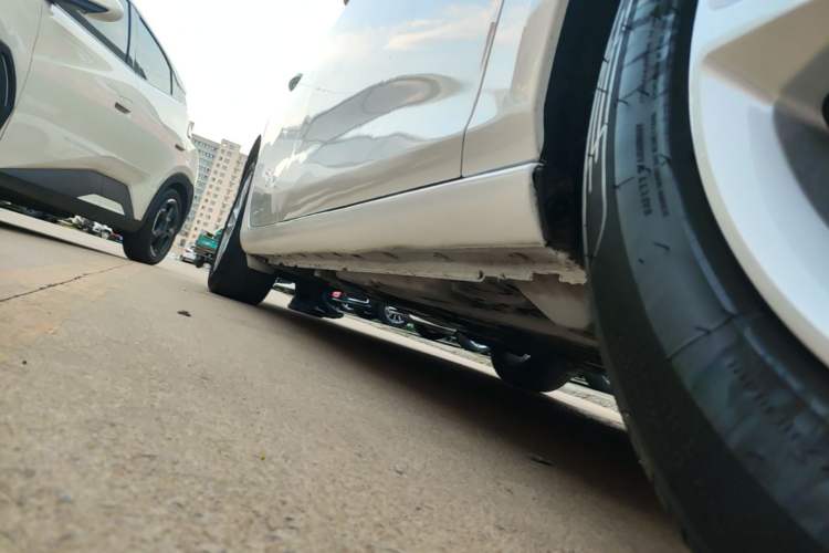 Used Chevrolet Malibu XL 2017 1.5T Automatic Ruichi Edition Right Side Sill