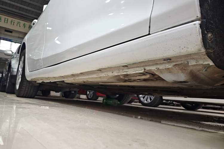 Used Chevrolet Malibu XL 2017 1.5T Automatic Ruichi Edition Right Side Sill