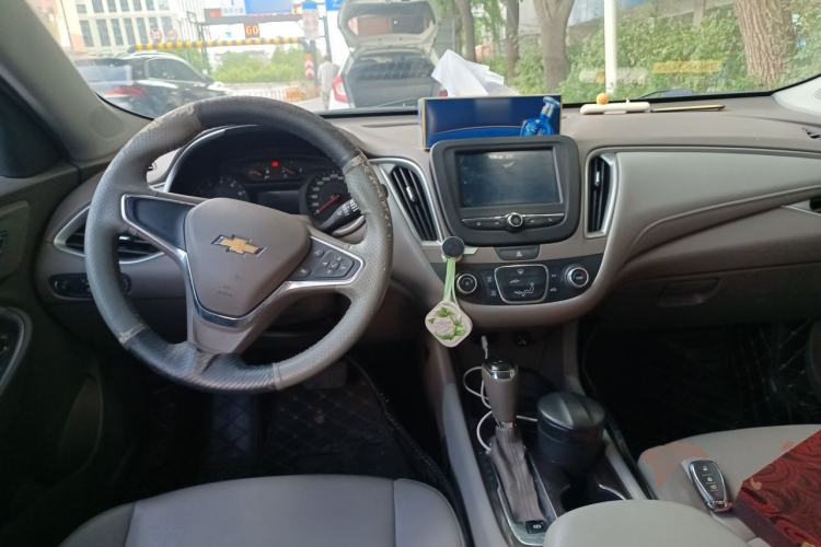 Used Chevrolet Malibu XL 2018 530T Automatic Luxury Edition Center Console