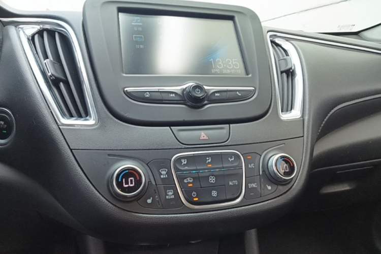 Used Chevrolet Malibu XL 2018 530T Automatic RuiChi Edition Audio And AC Panel