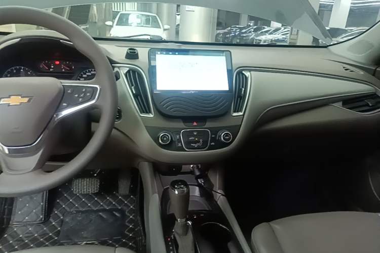 Used Chevrolet Malibu XL 2018 530T Automatic Luxury Edition Audio And AC Panel