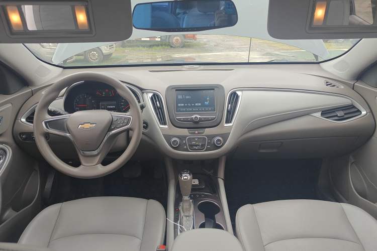 Used Chevrolet Malibu XL 2018 530T Automatic Luxury Edition Center Console