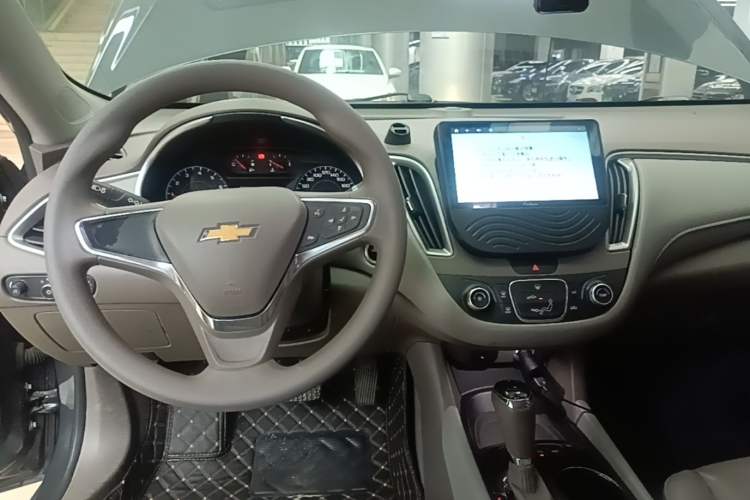 Used Chevrolet Malibu XL 2018 530T Automatic Luxury Edition Center Console