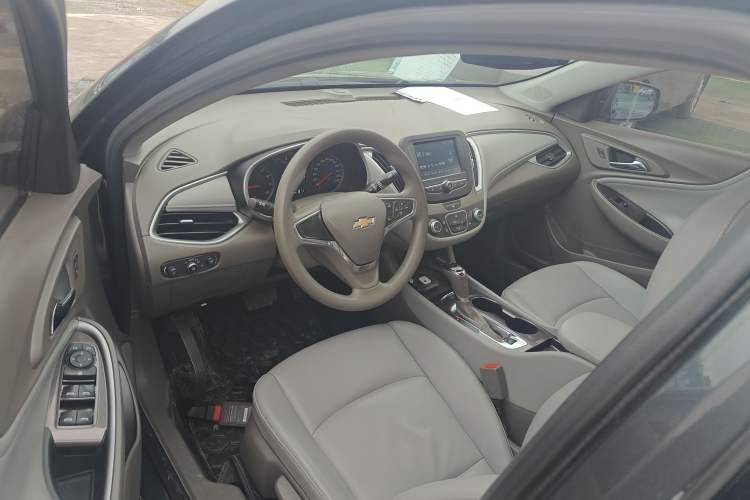 Used Chevrolet Malibu XL 2018 530T Automatic Luxury Edition Driver Seat