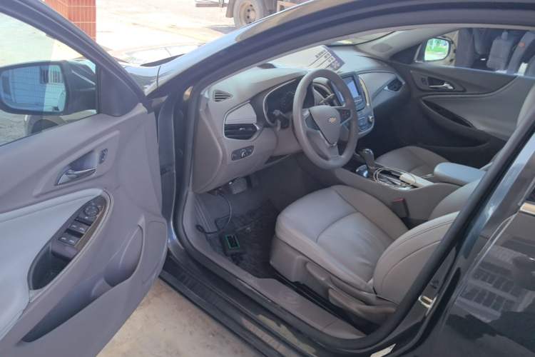 Used Chevrolet Malibu XL 2018 530T Automatic Luxury Edition Driver Seat