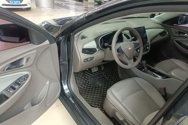 Used Chevrolet Malibu XL 2018 530T Automatic Luxury Edition Driver Seat