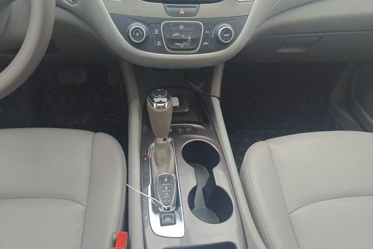 Used Chevrolet Malibu XL 2018 530T Automatic Luxury Edition Gear Lever