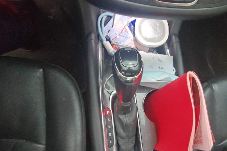 Used Chevrolet Malibu XL 2018 530T Automatic RuiChi Edition Gear Lever