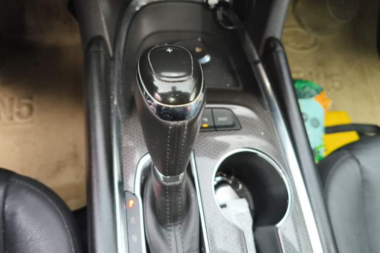 Used Chevrolet Malibu XL 2018 530T Automatic RuiChi Edition Gear Lever