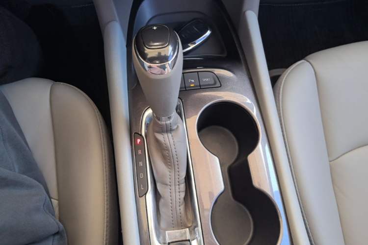 Used Chevrolet Malibu XL 2018 530T Automatic Luxury Edition Gear Lever