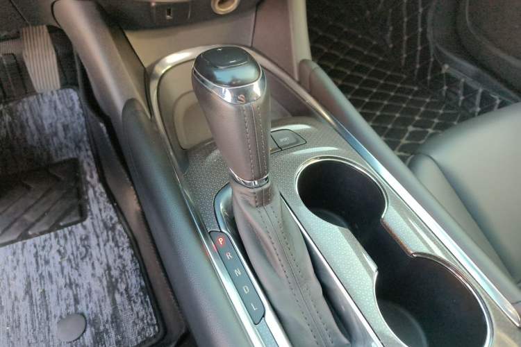 Used Chevrolet Malibu XL 2018 530T Automatic RuiChi Edition Gear Lever