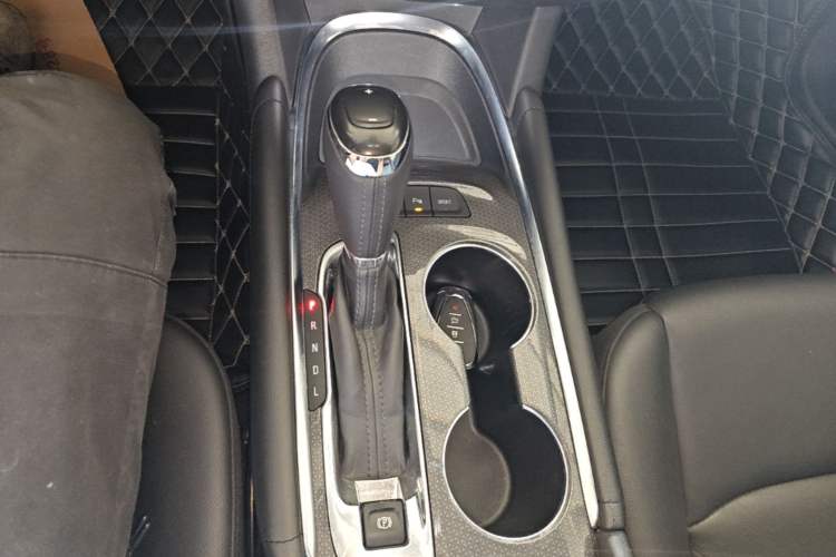 Used Chevrolet Malibu XL 2018 530T Automatic RuiChi Edition Gear Lever
