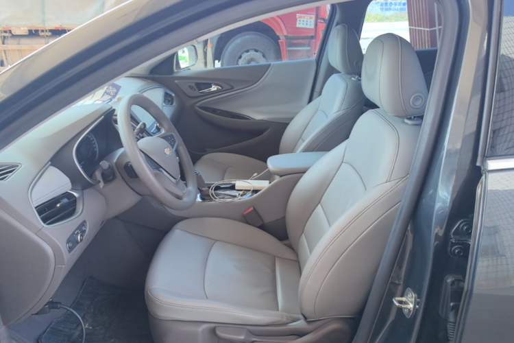 Used Chevrolet Malibu XL 2018 530T Automatic Luxury Edition Left Front Seat