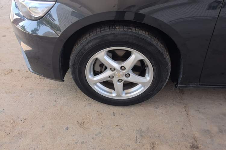 Used Chevrolet Malibu XL 2018 530T Automatic Luxury Edition Left Front Wheel Hub