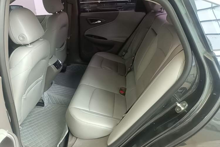 Used Chevrolet Malibu XL 2018 530T Automatic Luxury Edition Left Rear Seat