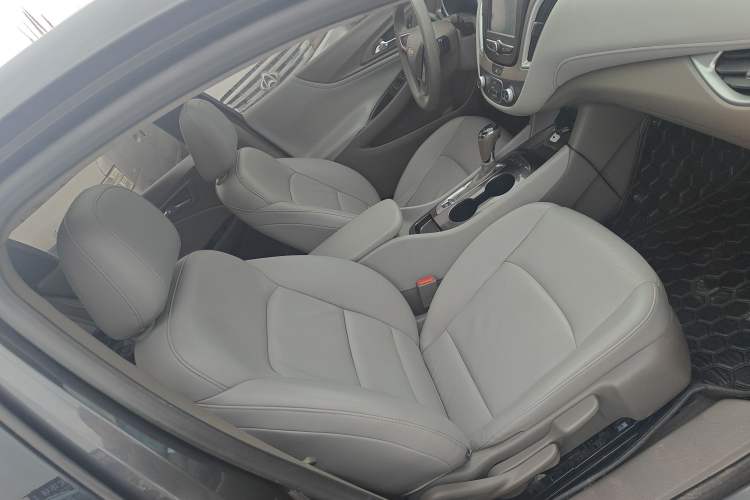 Used Chevrolet Malibu XL 2018 530T Automatic Luxury Edition Right Front Seat