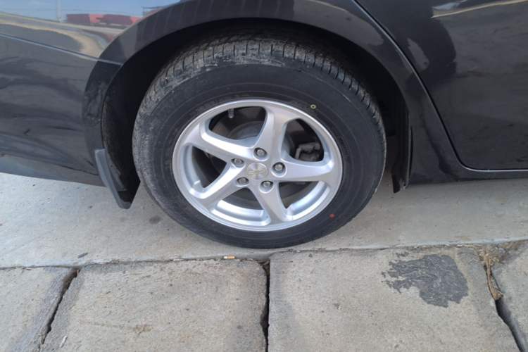 Used Chevrolet Malibu XL 2018 530T Automatic Luxury Edition Right Rear Wheel Hub