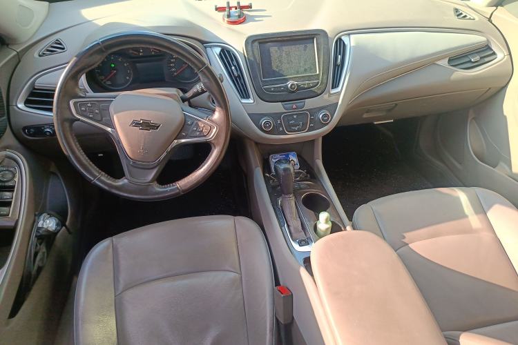 Used Chevrolet Malibu XL 2018 530T Automatic Luxury Edition Center Console