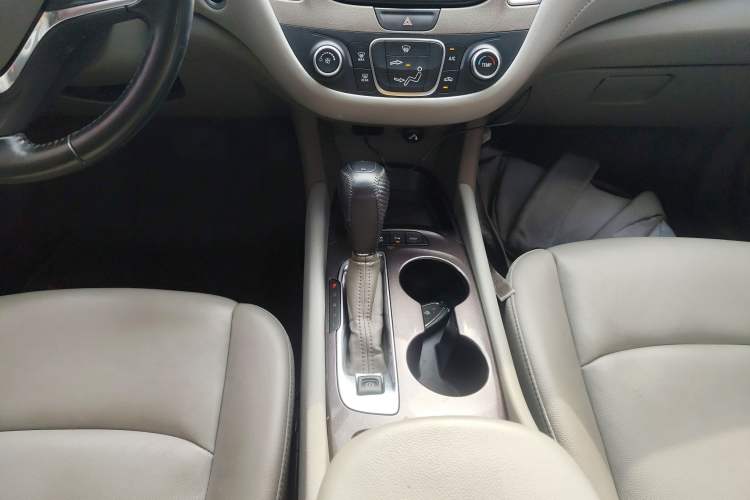 Used Chevrolet Malibu XL 2018 530T Automatic Luxury Edition Gear Lever