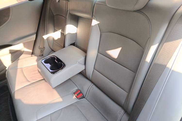 Used Chevrolet Malibu XL 2018 530T Automatic Luxury Edition Left Rear Seat