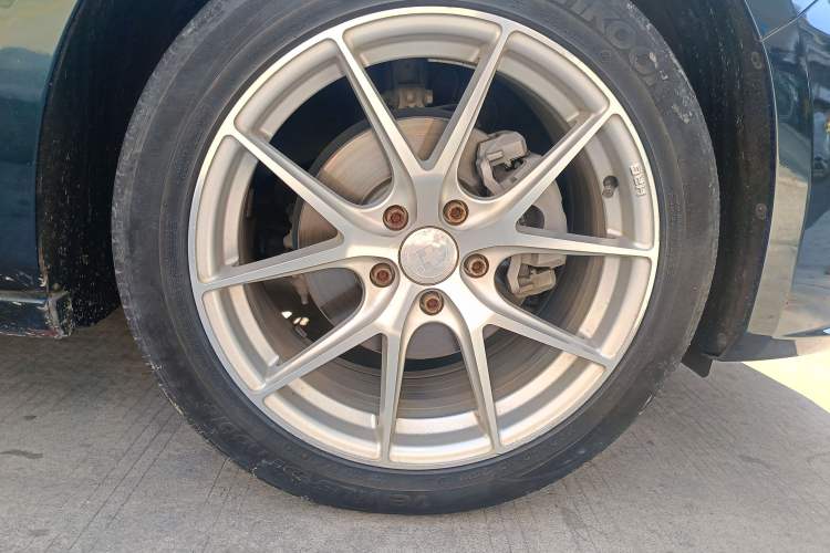 Used Chevrolet Malibu XL 2018 530T Automatic Luxury Edition Right Front Wheel Hub