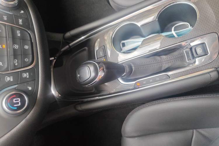 Used Chevrolet Malibu XL 2018 530T Automatic RuiChi Edition Gear Lever