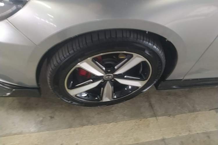 Used Chevrolet Malibu XL 2018 530T Automatic Luxury Edition Left Front Wheel Hub