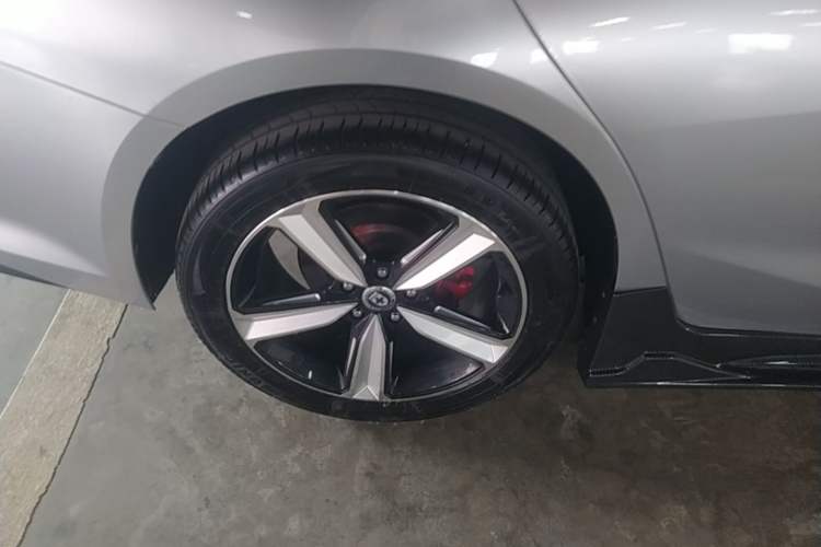 Used Chevrolet Malibu XL 2018 530T Automatic Luxury Edition Right Rear Wheel Hub