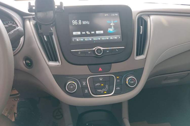 Used Chevrolet Malibu XL 2018 530T Automatic Luxury Edition Audio And AC Panel