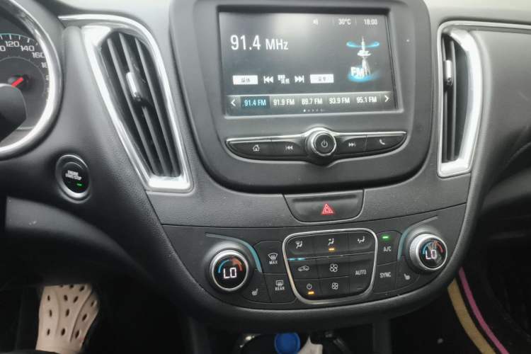 Used Chevrolet Malibu XL 2018 530T Automatic RuiChi Edition Audio And AC Panel