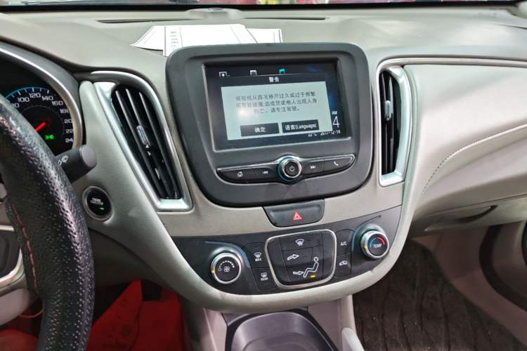Used Chevrolet Malibu XL 2018 530T Automatic Luxury Edition Audio And AC Panel