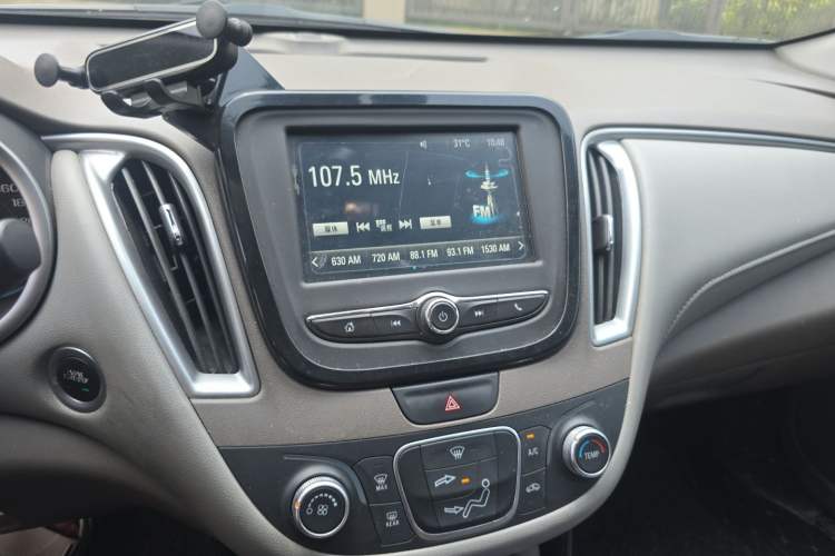 Used Chevrolet Malibu XL 2018 530T Automatic Luxury Edition Audio And AC Panel