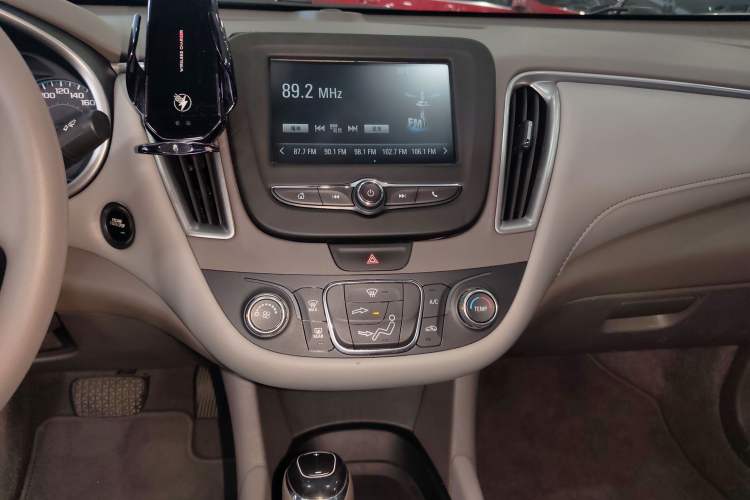 Used Chevrolet Malibu XL 2018 530T Automatic Luxury Edition Audio And AC Panel