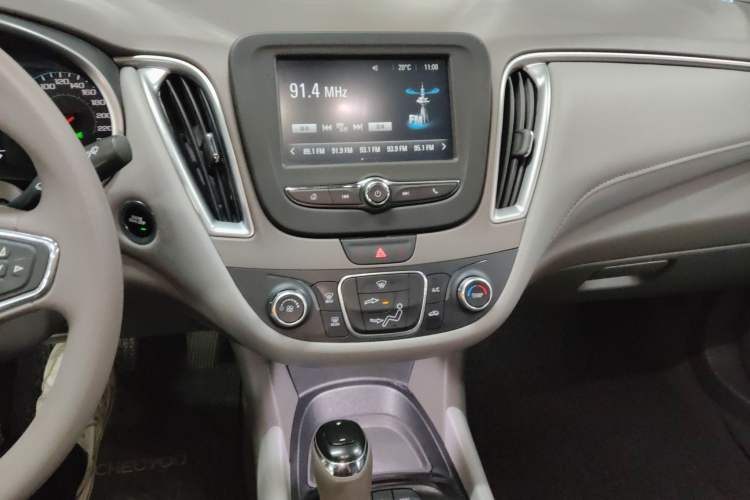 Used Chevrolet Malibu XL 2018 530T Automatic Luxury Edition Audio And AC Panel