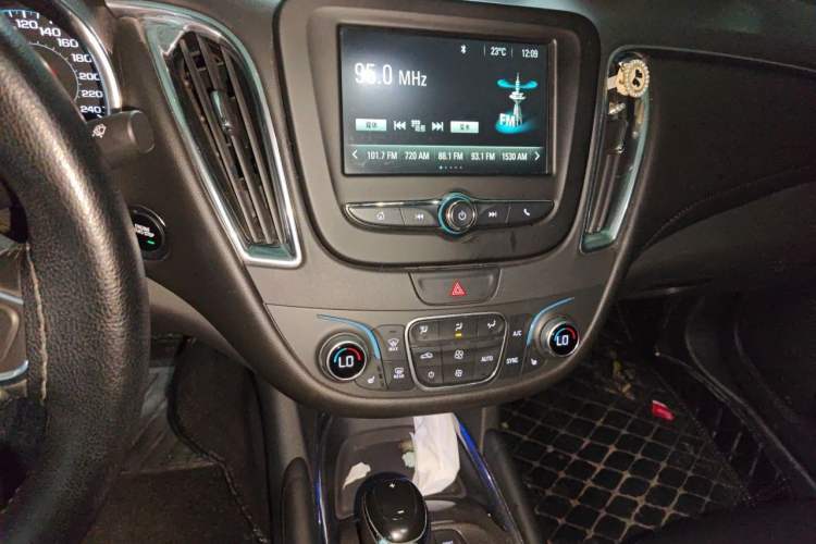 Used Chevrolet Malibu XL 2018 530T Automatic RuiChi Edition Audio And AC Panel