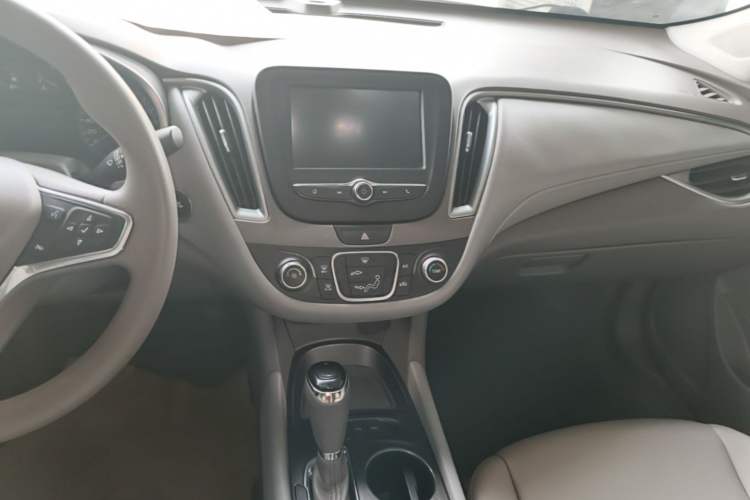 Used Chevrolet Malibu XL 2018 530T Automatic Luxury Edition Audio And AC Panel
