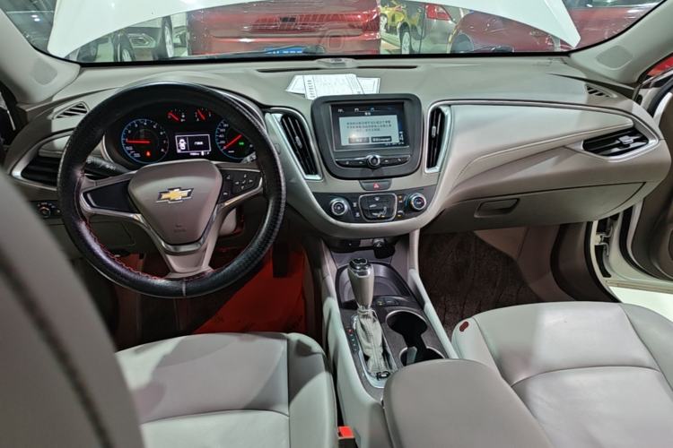 Used Chevrolet Malibu XL 2018 530T Automatic Luxury Edition Center Console