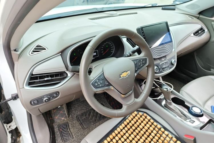 Used Chevrolet Malibu XL 2018 530T Automatic Luxury Edition Center Console