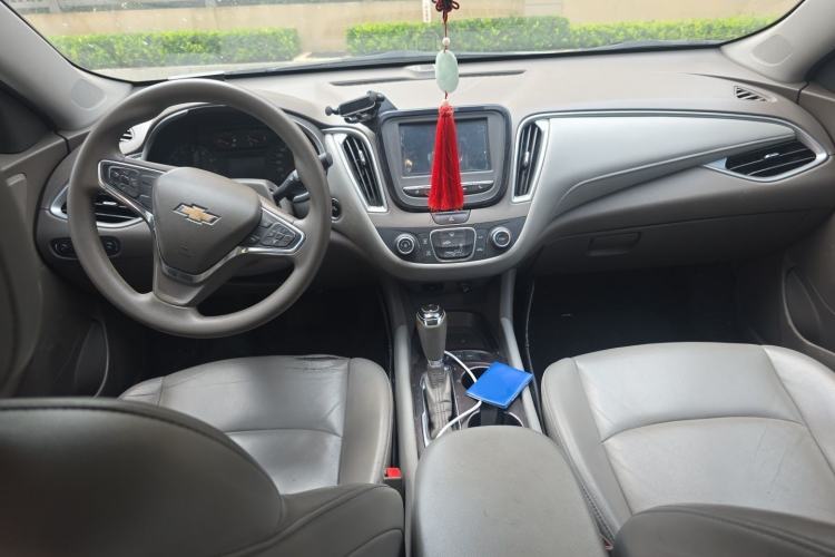 Used Chevrolet Malibu XL 2018 530T Automatic Luxury Edition Center Console