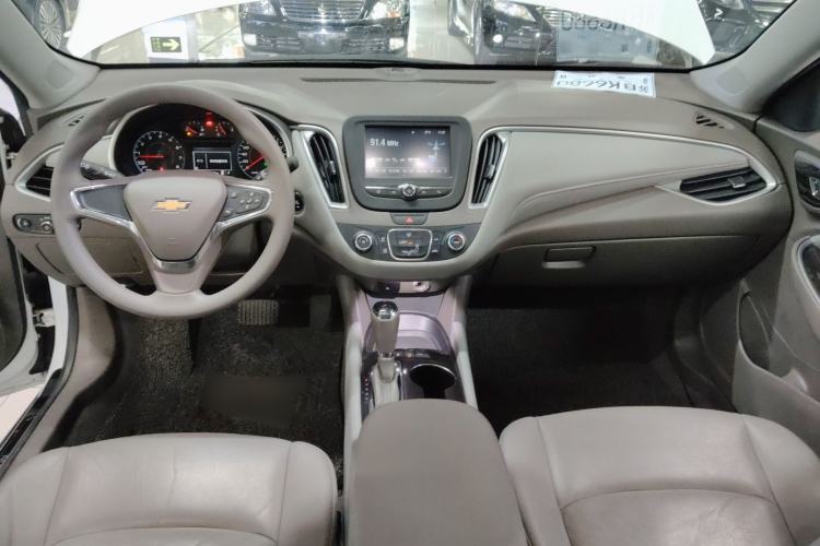 Used Chevrolet Malibu XL 2018 530T Automatic Luxury Edition Center Console