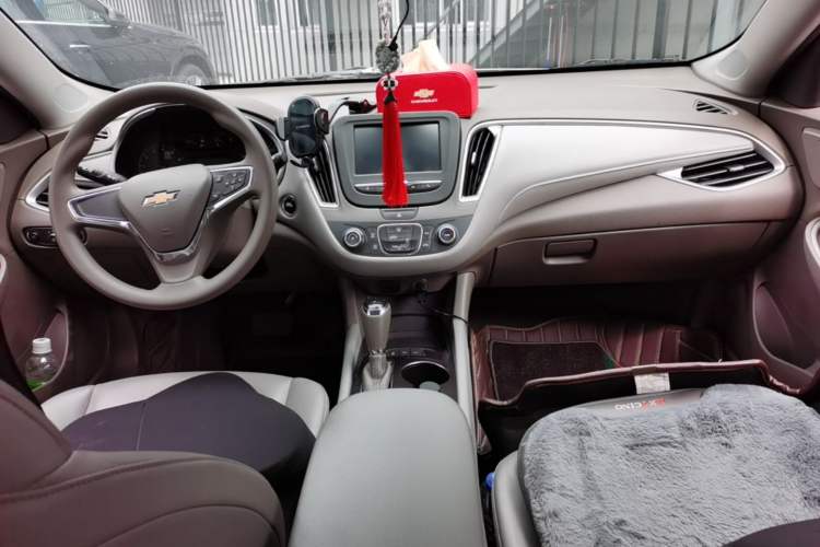 Used Chevrolet Malibu XL 2018 530T Automatic Luxury Edition Center Console