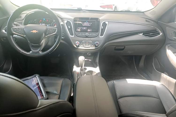 Used Chevrolet Malibu XL 2018 530T Automatic Ruiyi Edition Center Console