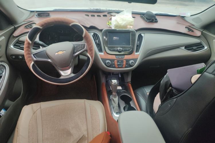 Used Chevrolet Malibu XL 2018 530T Automatic Luxury Edition Center Console