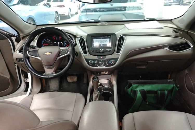 Used Chevrolet Malibu XL 2018 530T Automatic Luxury Edition Center Console