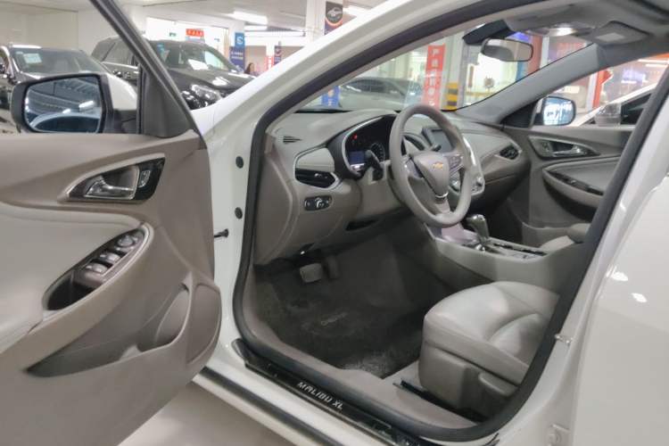 Used Chevrolet Malibu XL 2018 530T Automatic Luxury Edition Driver Seat