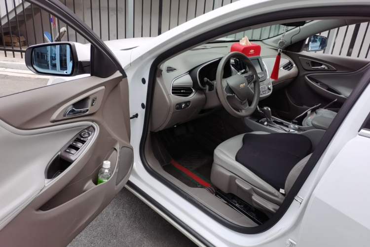 Used Chevrolet Malibu XL 2018 530T Automatic Luxury Edition Driver Seat