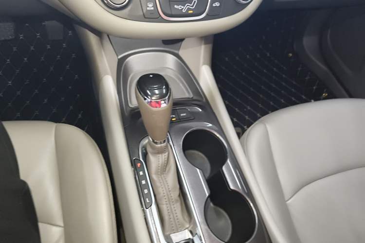 Used Chevrolet Malibu XL 2018 530T Automatic Luxury Edition Gear Lever