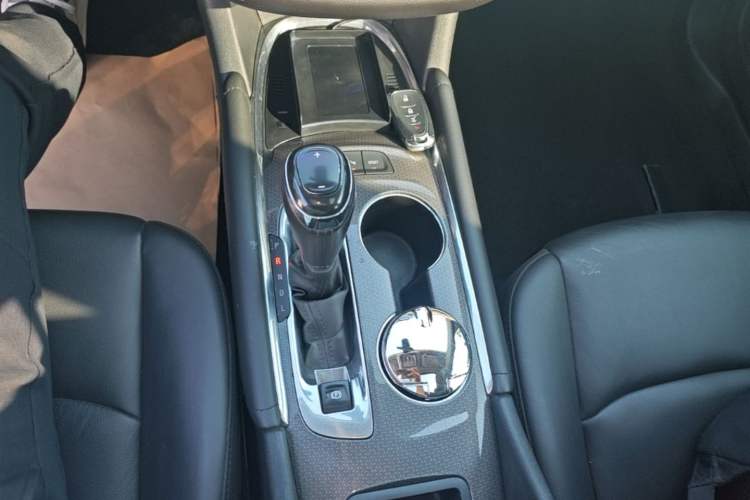 Used Chevrolet Malibu XL 2018 530T Automatic RuiChi Edition Gear Lever